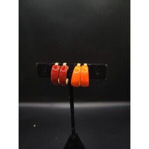 Vintage Unmarked Enemal Circle Set of 2 Clip on earrings